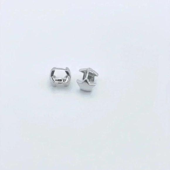 STAR Petit Hoops Earrings - Picture 2 of 3